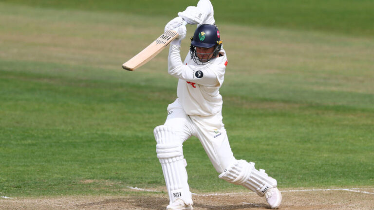Bamber Shines as Glamorgan Retains Control Against Warwickshire